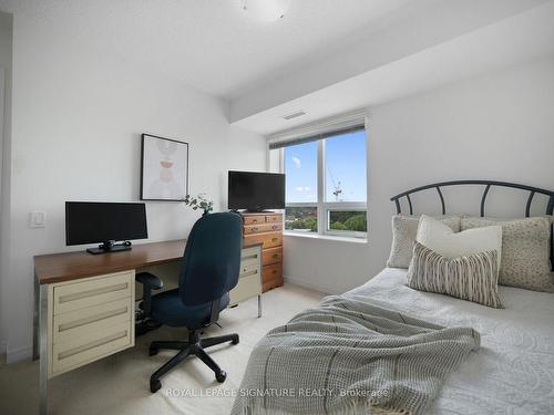 842-60 Heintzman St, Toronto, ON - Indoor Photo Showing Bedroom