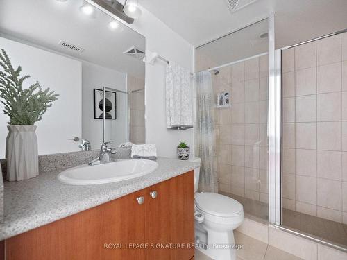 842-60 Heintzman St, Toronto, ON - Indoor Photo Showing Bathroom