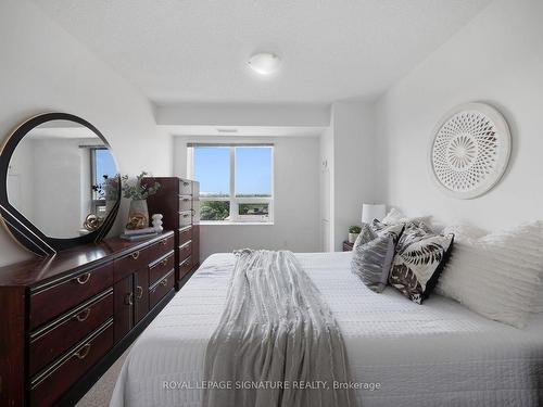 842-60 Heintzman St, Toronto, ON - Indoor Photo Showing Bedroom