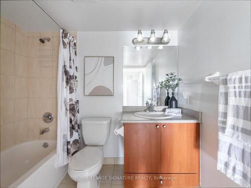 842-60 Heintzman St, Toronto, ON - Indoor Photo Showing Bathroom