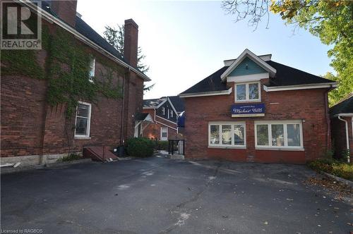 Carriage House with 2 apartments - 1000 1St Avenue W, Owen Sound, ON - Outdoor