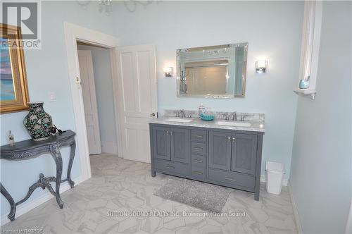 1000 1St Avenue W, Owen Sound, ON - Indoor Photo Showing Bathroom