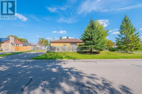 892 Elmdale Crescent, Peterborough (Northcrest), ON - Outdoor