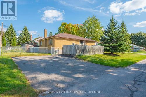 892 Elmdale Crescent, Peterborough (Northcrest), ON - Outdoor