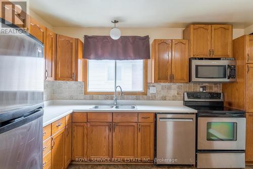 540 Barnes Crescent, Peterborough (Otonabee), ON - Indoor Photo Showing Kitchen With Double Sink