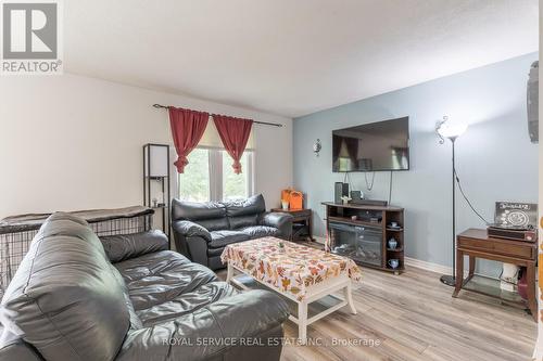 540 Barnes Crescent, Peterborough (Otonabee), ON - Indoor Photo Showing Living Room