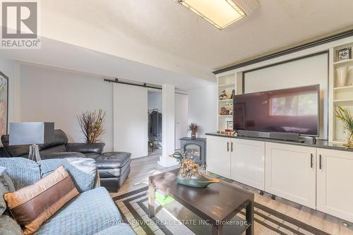 540 Barnes Crescent, Peterborough (Otonabee), ON - Indoor Photo Showing Living Room