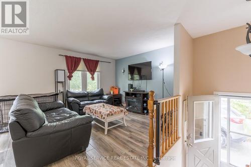 540 Barnes Crescent, Peterborough (Otonabee), ON - Indoor Photo Showing Living Room