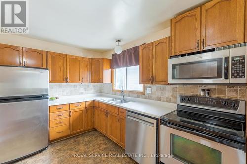 540 Barnes Crescent, Peterborough (Otonabee), ON - Indoor Photo Showing Kitchen With Double Sink