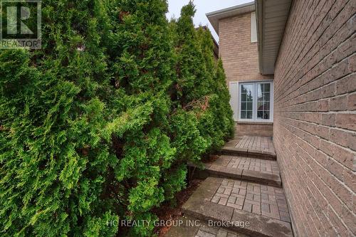 87 Lund Street, Richmond Hill, ON - Outdoor