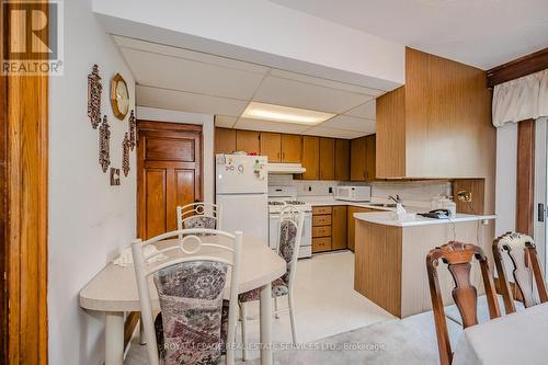 56 Vernon Street, Toronto, ON - Indoor Photo Showing Kitchen