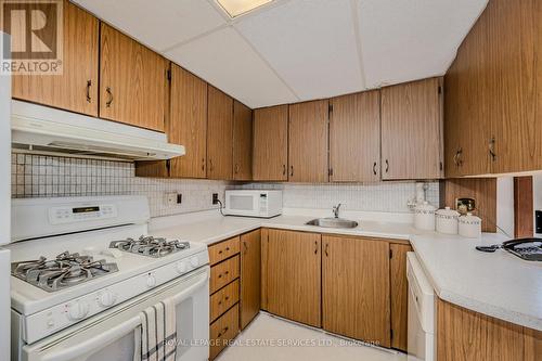 56 Vernon Street, Toronto, ON - Indoor Photo Showing Kitchen