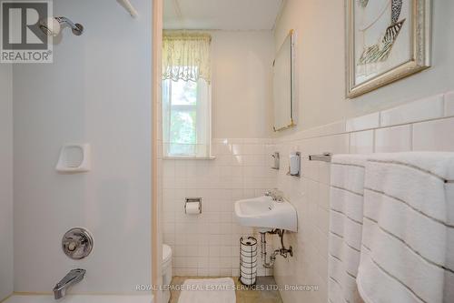 56 Vernon Street, Toronto, ON - Indoor Photo Showing Bathroom