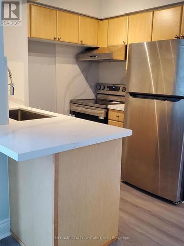 #4211 - 763 Bay Street, Toronto, ON - Indoor Photo Showing Kitchen