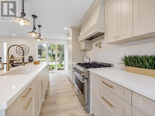 2212 Urwin Crescent, Oakville, ON - Indoor Photo Showing Kitchen With Upgraded Kitchen