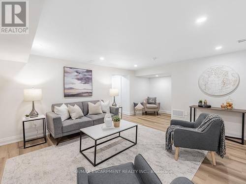 2212 Urwin Crescent, Oakville, ON - Indoor Photo Showing Living Room