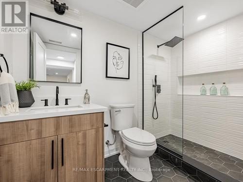 2212 Urwin Crescent, Oakville, ON - Indoor Photo Showing Bathroom