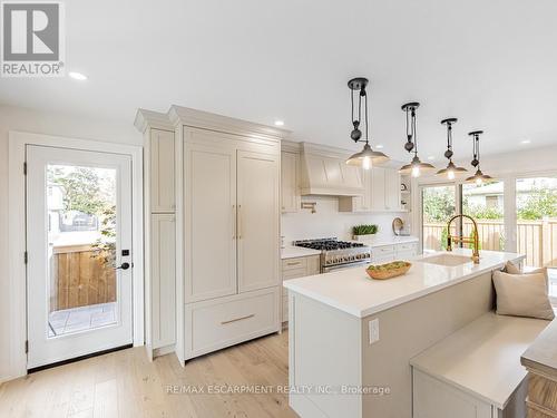 2212 Urwin Crescent, Oakville, ON - Indoor Photo Showing Kitchen