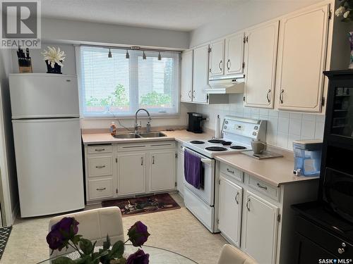 75 Morris Drive, Saskatoon, SK - Indoor Photo Showing Kitchen With Double Sink