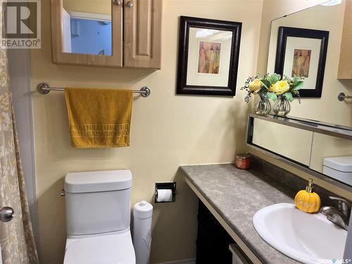 75 Morris Drive, Saskatoon, SK - Indoor Photo Showing Bathroom