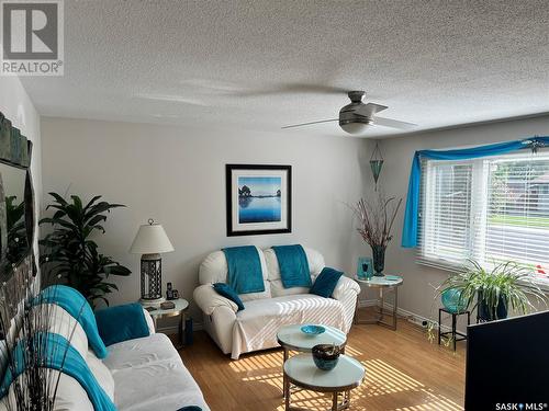 75 Morris Drive, Saskatoon, SK - Indoor Photo Showing Living Room