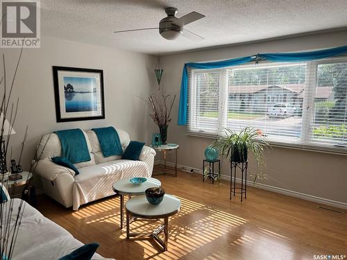 75 Morris Drive, Saskatoon, SK - Indoor Photo Showing Living Room