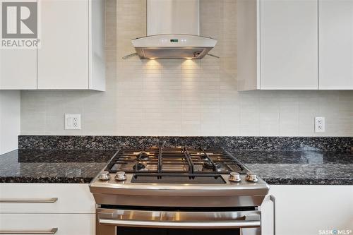 405 922 Broadway Avenue, Saskatoon, SK - Indoor Photo Showing Kitchen With Upgraded Kitchen