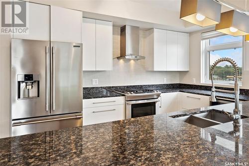 405 922 Broadway Avenue, Saskatoon, SK - Indoor Photo Showing Kitchen With Stainless Steel Kitchen With Double Sink With Upgraded Kitchen