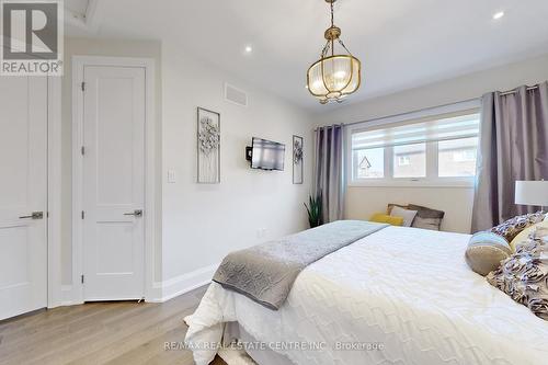 92 Holt Drive, New Tecumseth, ON - Indoor Photo Showing Bedroom