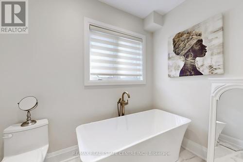 92 Holt Drive, New Tecumseth, ON - Indoor Photo Showing Bathroom