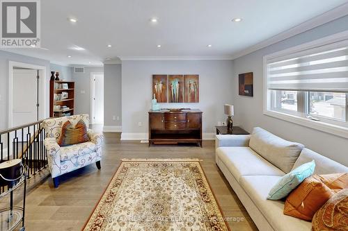 92 Holt Drive, New Tecumseth, ON - Indoor Photo Showing Living Room