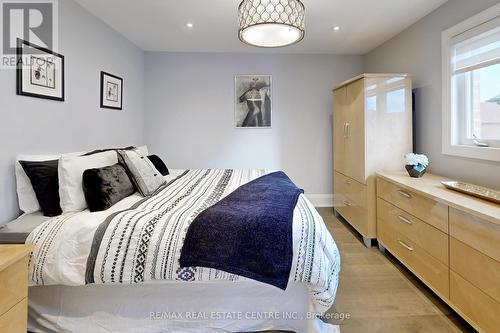 92 Holt Drive, New Tecumseth, ON - Indoor Photo Showing Bedroom