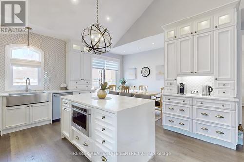 92 Holt Drive, New Tecumseth, ON - Indoor Photo Showing Kitchen