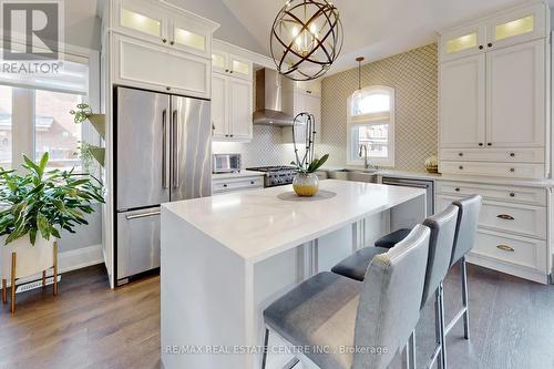 92 Holt Drive, New Tecumseth, ON - Indoor Photo Showing Kitchen With Upgraded Kitchen