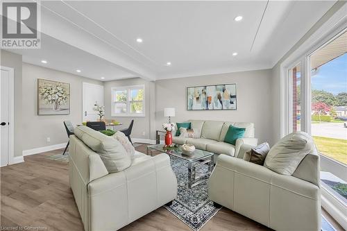 4 James Avenue, Stoney Creek, ON - Indoor Photo Showing Living Room