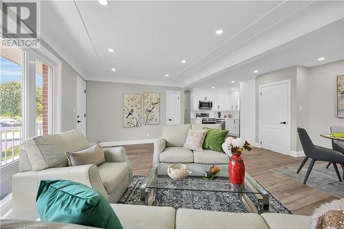 4 James Avenue, Stoney Creek, ON - Indoor Photo Showing Living Room