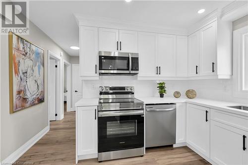 4 James Avenue, Stoney Creek, ON - Indoor Photo Showing Kitchen