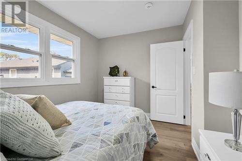 4 James Avenue, Stoney Creek, ON - Indoor Photo Showing Bedroom