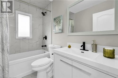 4 James Avenue, Stoney Creek, ON - Indoor Photo Showing Bathroom