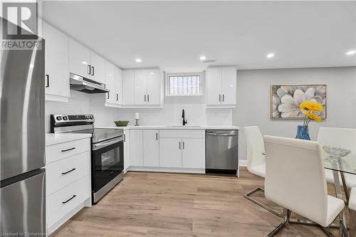 4 James Avenue, Stoney Creek, ON - Indoor Photo Showing Kitchen