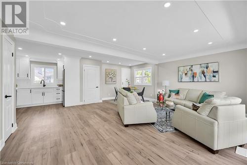 4 James Avenue, Stoney Creek, ON - Indoor Photo Showing Living Room