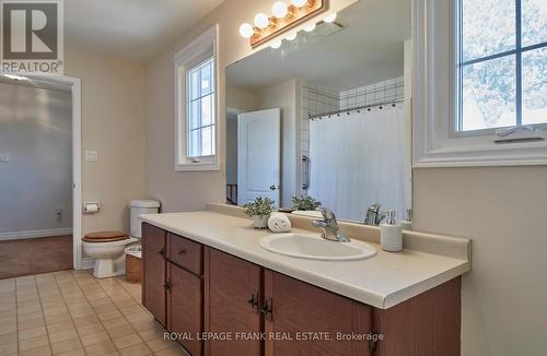 10 - 110 Mary Street W, Whitby (Downtown Whitby), ON - Indoor Photo Showing Bathroom