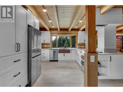 1729 Hoferkamp Road, Prince George, BC - Indoor Photo Showing Kitchen