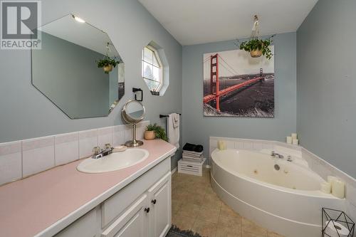 2998 Berwick Drive, Prince George, BC - Indoor Photo Showing Bathroom