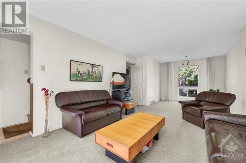 7 Bowhill Avenue, Ottawa, ON - Indoor Photo Showing Living Room