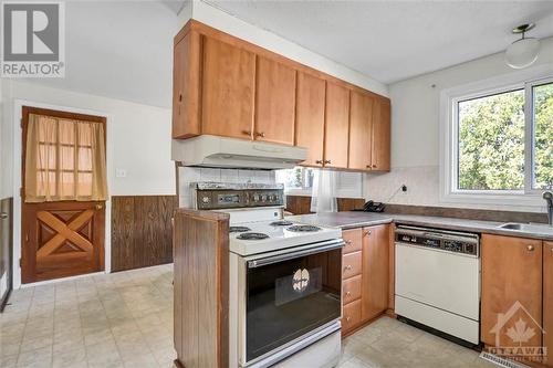 7 Bowhill Avenue, Ottawa, ON - Indoor Photo Showing Kitchen