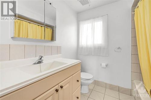 7 Bowhill Avenue, Ottawa, ON - Indoor Photo Showing Bathroom