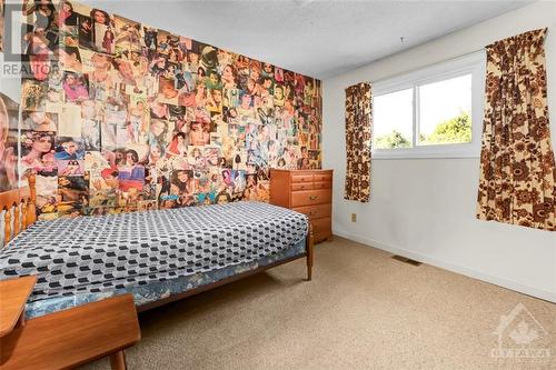 7 Bowhill Avenue, Ottawa, ON - Indoor Photo Showing Bedroom