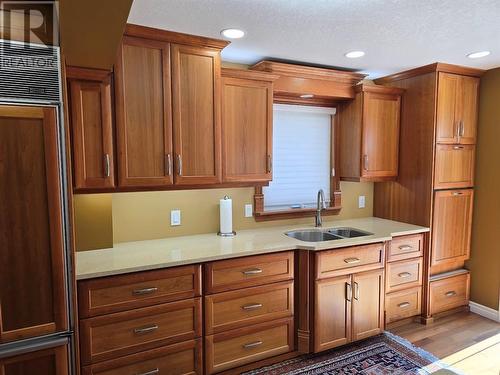 791 Retlaw Drive, Sarnia, ON - Indoor Photo Showing Kitchen With Double Sink