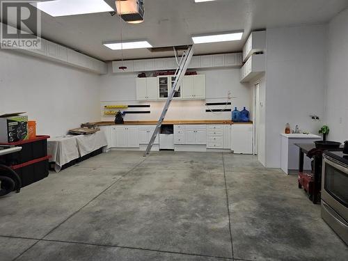 791 Retlaw Drive, Sarnia, ON - Indoor Photo Showing Garage